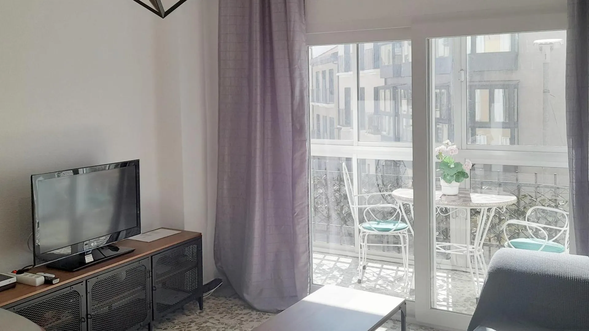 Apartamento En El Centro Amplio Y Confortable Màlaga Apartmán